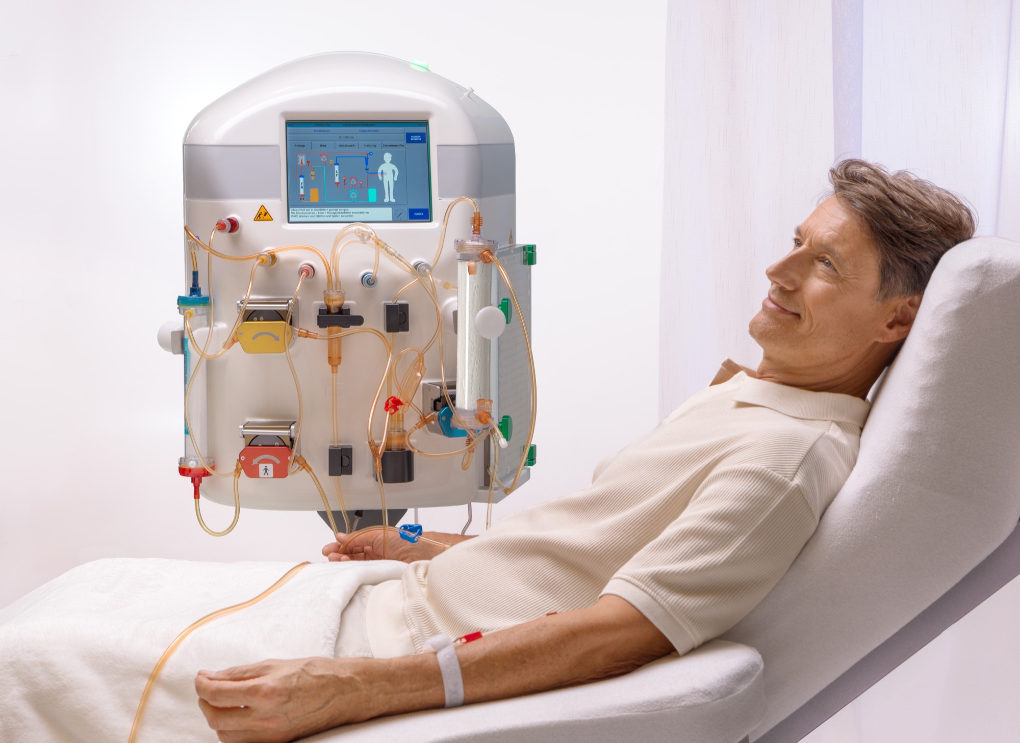 Patient während INUSpherese mit Doppelfilter-System